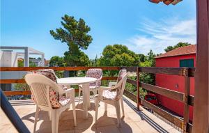 Balkón nebo terasa v ubytování Two-Bedroom Apartment In Jadrija