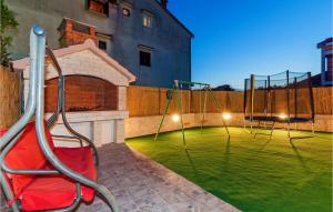 Hồ bơi trong/gần Two-Bedroom Holiday Home In Sukosan