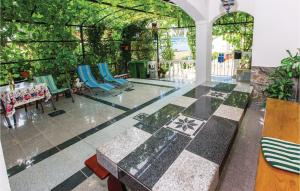 Vonkajšia záhrada v ubytovaní Awesome Apartment In Crikvenica