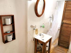 a bathroom with a sink and a mirror at Doña Isabel 1 in Gualeguay +36 photos