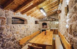 Φωτογραφία από το άλμπουμ του Three-Bedroom Holiday Home In Sumet σε Šumet