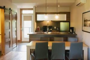 Kuchyň nebo kuchyňský kout v ubytování Deluxe Suite-sur-Lac Superieur - Tremblant Versant Nord