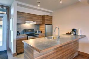 Kuchyň nebo kuchyňský kout v ubytování Deluxe Suite-sur-Lac Superieur - Tremblant Versant Nord