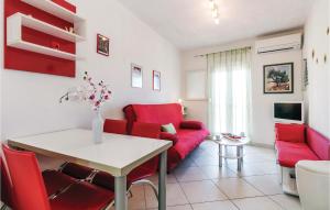 Posedenie v ubytovaní One-Bedroom Apartment in Zadar