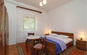 Postel nebo postele na pokoji v ubytování Two-Bedroom Apartment In Supetar + 9 fotografií