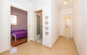 Posteľ alebo postele v izbe v ubytovaní Three-Bedroom Apartment In Rogoznica