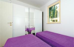 Posteľ alebo postele v izbe v ubytovaní Three-Bedroom Apartment In Rogoznica