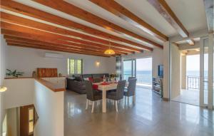 Posedenie v ubytovaní Nice Home In Blato With House Sea View