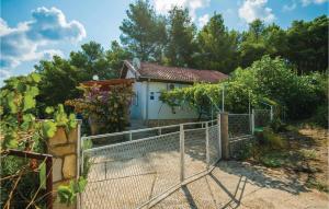Vonkajšia záhrada v ubytovaní Holiday Home Jelsa Vitarnja