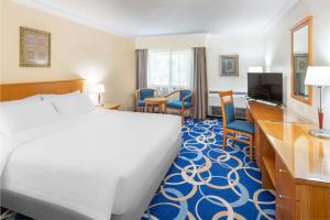 Postel nebo postele na pokoji v ubytování Radisson Blu Hotel, Yanbu