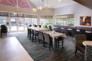 Restoran atau tempat lain untuk makan di Sonesta ES Suites Dallas Medical Market Center