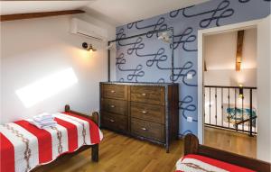 Posteľ alebo postele v izbe v ubytovaní 4 Bedroom Beautiful Home In Omisalj