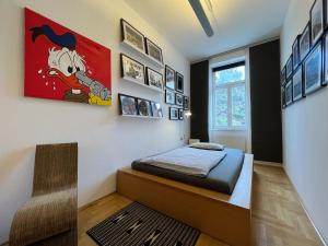 Ліжко або ліжка в номері Vienna Design Apartment by Rabe - kostenfreier Parkplatz & Netflix & Coffee-Bar - nahe Schloss Schönbrunn