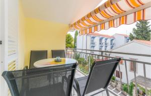 Balkón nebo terasa v ubytování Cozy Apartment In Sveti Filip I Jakov