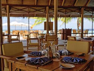 Restaurace v ubytování Filitheyo Island Resort + 37 fotografií