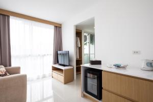 Kuchyň nebo kuchyňský kout v ubytování Modern Thai Suites