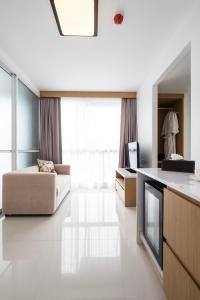 Kuchyň nebo kuchyňský kout v ubytování Modern Thai Suites