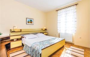 Postel nebo postele na pokoji v ubytování Gorgeous Apartment In Rijeka With Kitchen