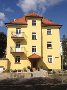 Rakennus, jossa guesthouse sijaitsee