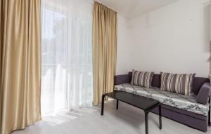 Posezení v ubytování Lovely Apartment In Moscenicka Draga