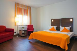 Ein Bett oder Betten in einem Zimmer der Unterkunft Stadthotel Freiburg Kolping Hotels & Resorts