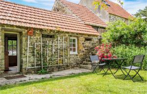 Κήπος έξω από το Gorgeous Home In Quettehou With Wifi