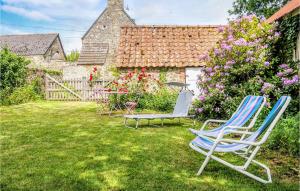 Κήπος έξω από το Gorgeous Home In Quettehou With Wifi +9 φωτογραφίες