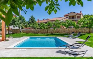 Bazén v ubytování Two-Bedroom Holiday Home In Banjole nebo v jeho okolí + 21 fotografií