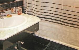 Fotografie z fotogalerie ubytování Cozy Apartment In Guardamar Del Segura v destinaci Guardamar del Segura