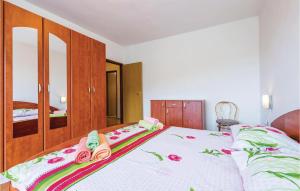 Ein Bett oder Betten in einem Zimmer der Unterkunft Amazing Home In Icici