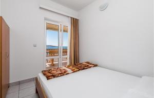 Postel nebo postele na pokoji v ubytování Beautiful Apartment In Prizna With Wifi