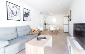 Posezení v ubytování 3 Bedroom Beautiful Apartment In Denia