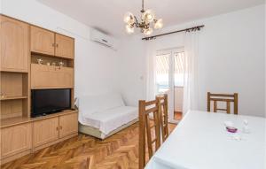 Dinjiška的住宿－1 Bedroom Pet Friendly Apartment In Dinjiska，相簿中的一張相片