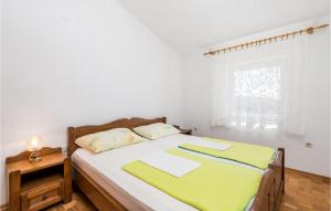 Postel nebo postele na pokoji v ubytování Gorgeous Apartment In Potocnica + 18 fotografií