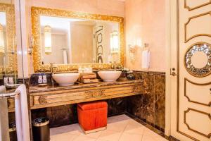 Koupelna v ubytování TTC Imperial Hotel