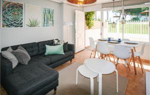 Posezení v ubytování 3 Bedroom Nice Apartment In Santa Pola