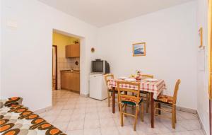 Zdjęcie z galerii obiektu 1 Bedroom Stunning Apartment In Kornic w mieście Kornić