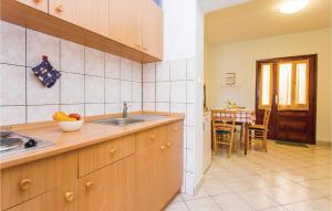 Zdjęcie z galerii obiektu 1 Bedroom Stunning Apartment In Kornic w mieście Kornić