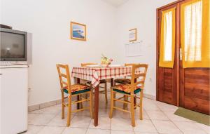 Zdjęcie z galerii obiektu 1 Bedroom Stunning Apartment In Kornic w mieście Kornić