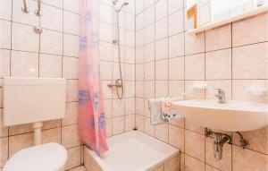 Zdjęcie z galerii obiektu 1 Bedroom Stunning Apartment In Kornic w mieście Kornić