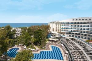 Bazén v ubytování Botanik Platinum Hotel nebo v jeho okolí