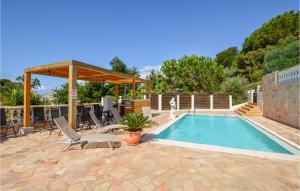 Πισίνα στο ή κοντά στο Pet Friendly Apartment In Bastelicaccia +14 φωτογραφίες