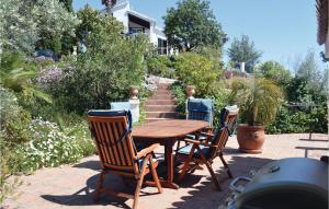 A garden outside Beautiful Home In Algarrobo With Wifi