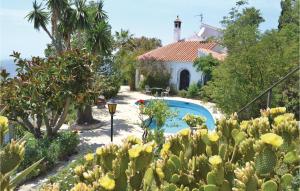 Utsikt över poolen vid Beautiful Home In Algarrobo With Wifi eller i närheten