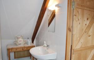 Koupelna v ubytování Holiday Home Le Faouet P-728