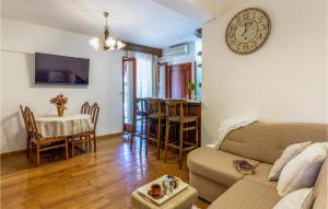 a living room with a couch and a clock on the wall at Stunning Apartment In Pula With 2 Bedrooms And Wifi in Pula