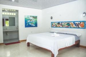 Postel nebo postele na pokoji v ubytování Isla Grande Eco-Hostal