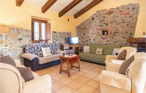 Ein Sitzbereich in der Unterkunft Gorgeous Home In Villaviciosa De Crdo, With Private Swimming Pool, Can Be Inside Or Outside