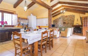 Kuchyň nebo kuchyňský kout v ubytování Awesome Home In Villaviciosa De Córdoba