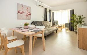 Posezení v ubytování Stunning Apartment In Riviera Del Sol